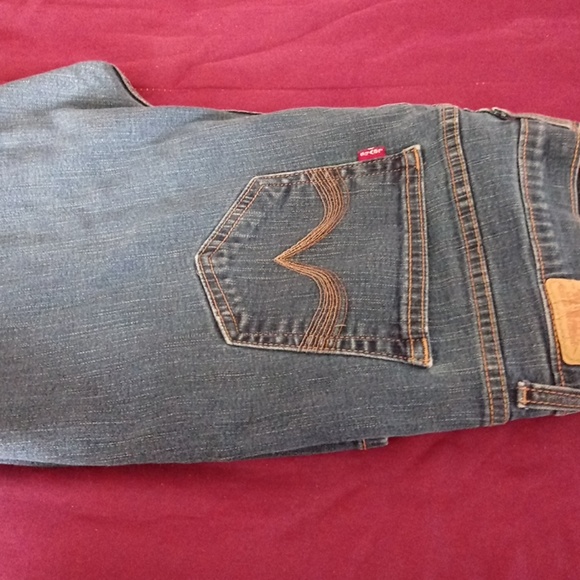 Levis Jeans - Picture 2 of 4